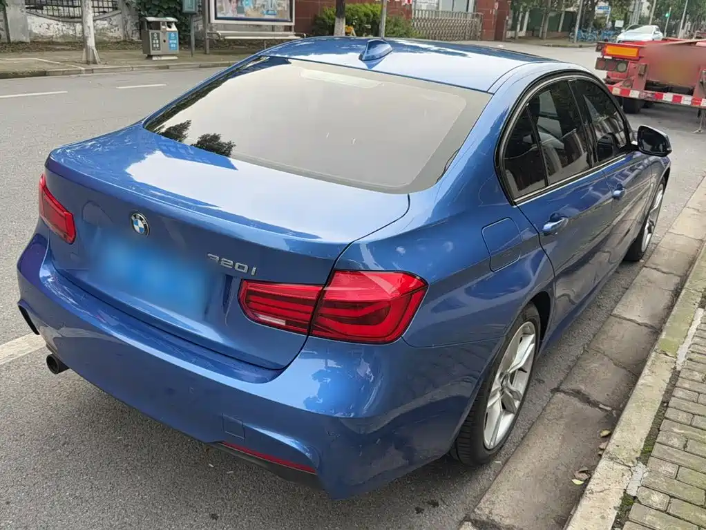 BMW 3 Series 2018 — фото 10