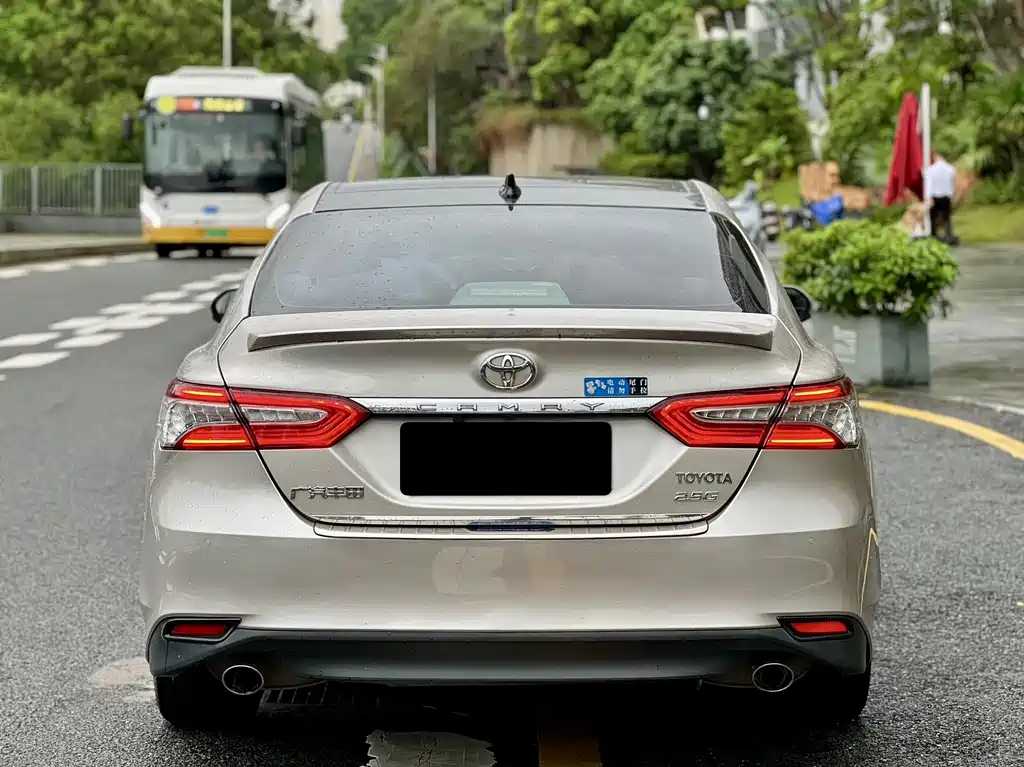Toyota Camry 2019 — фото 9