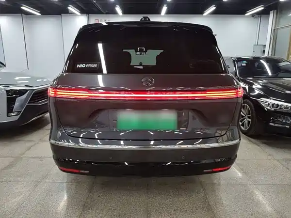 NIO ES8 2025