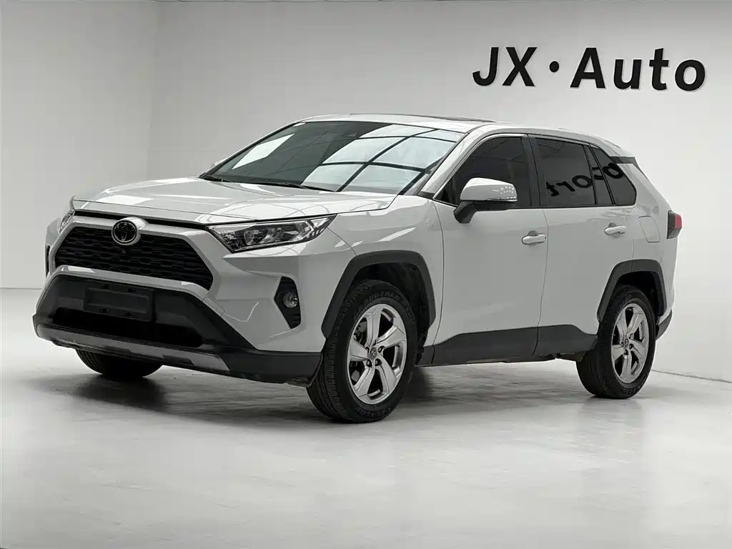 Toyota RAV4 2022 — фото 1