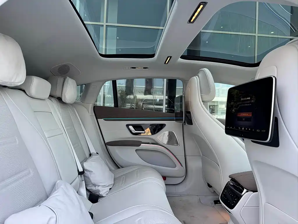 Mercedes-Benz EQS AMG 2026 — фото 20