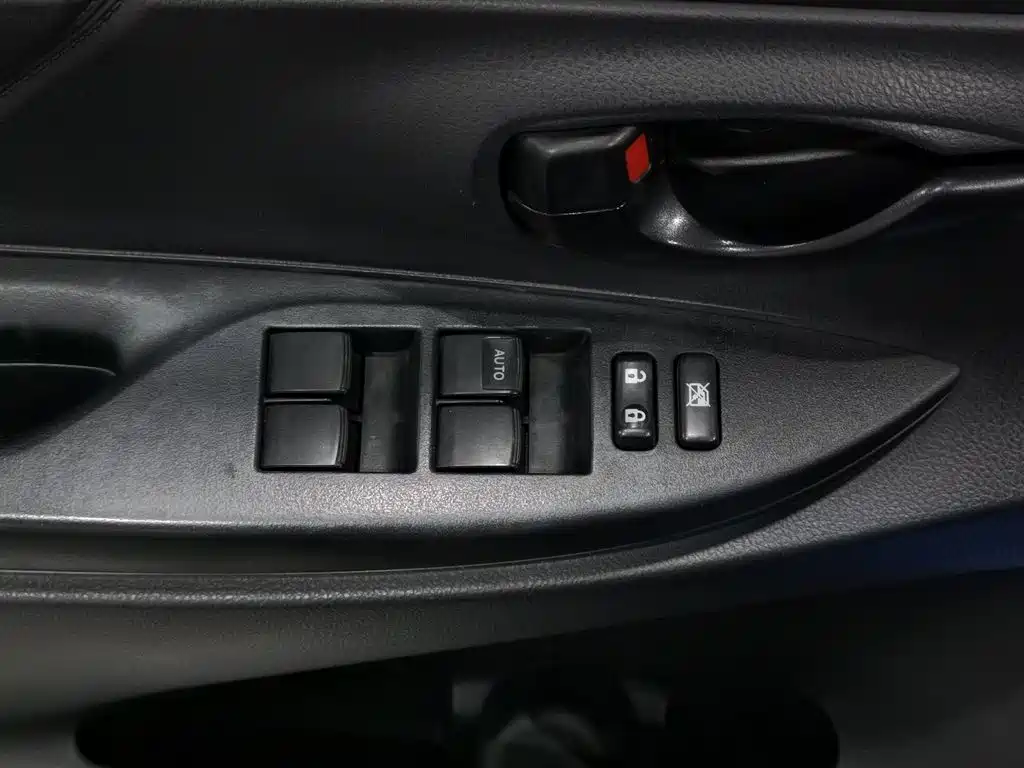 Toyota Yaris L 2014 — фото 9
