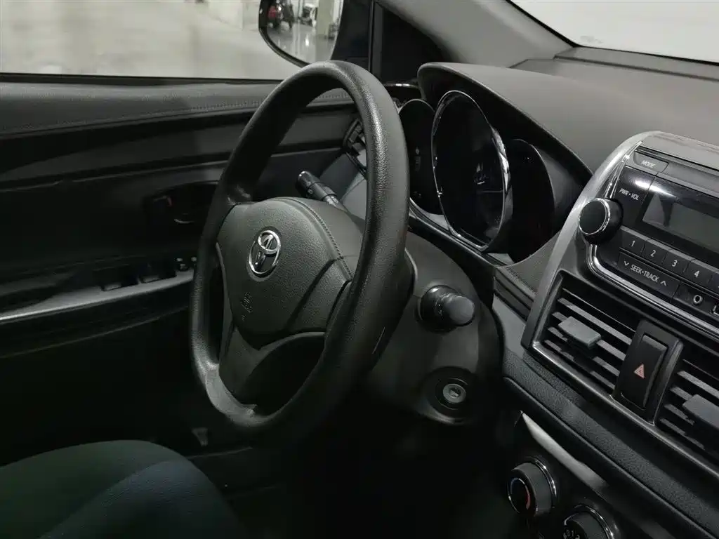 Toyota Yaris L 2014 — фото 22