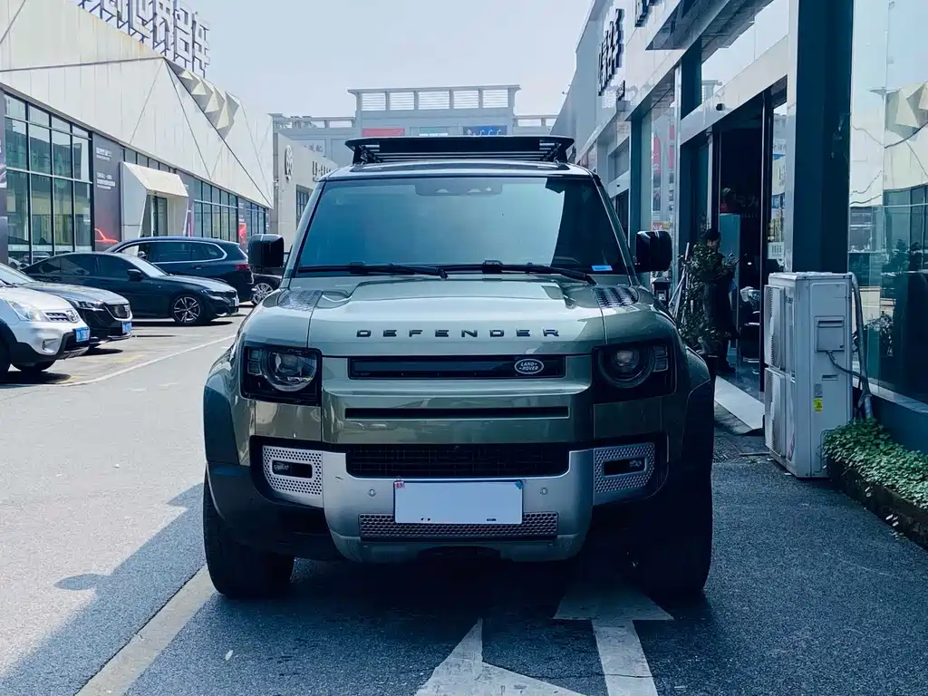 Land Rover Defender 2024
