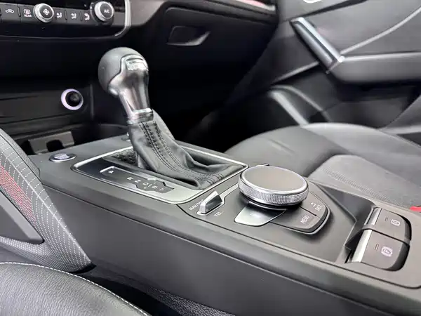 Audi Q2L E-Tron 2020