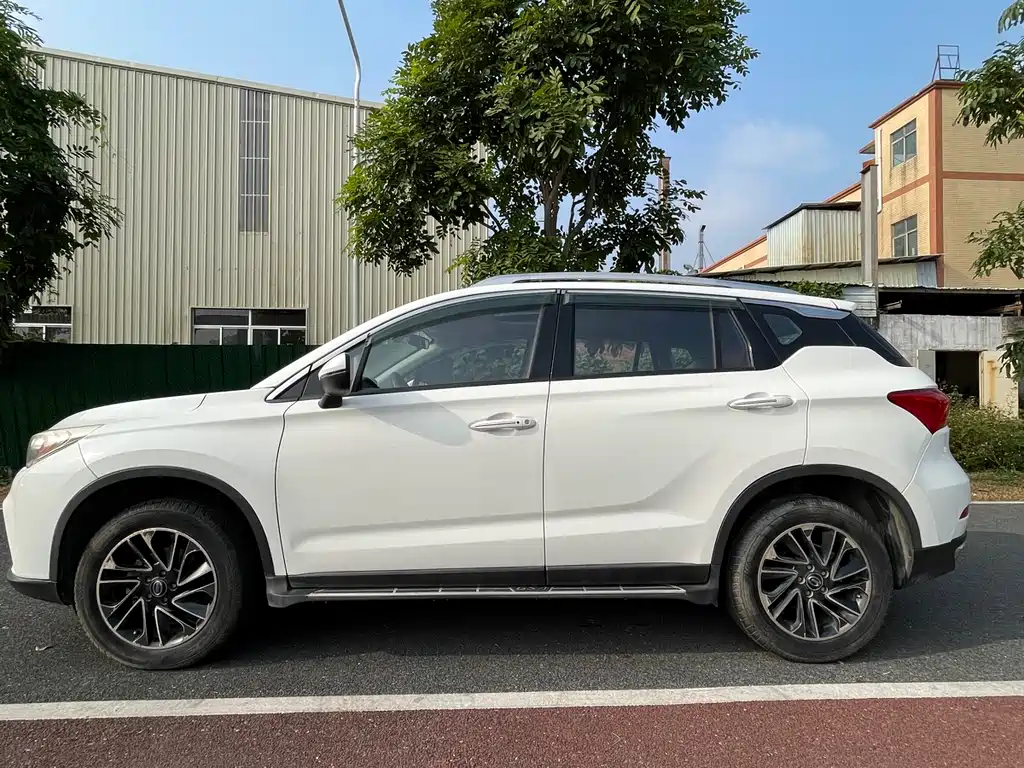 GAC Trumpchi GS4 2016 — фото 19