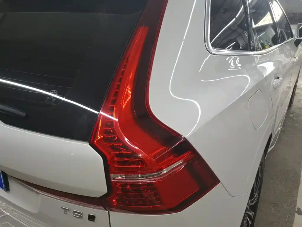 Volvo XC60 2021 — фото 8