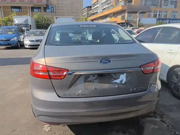 Ford Escort 2015
