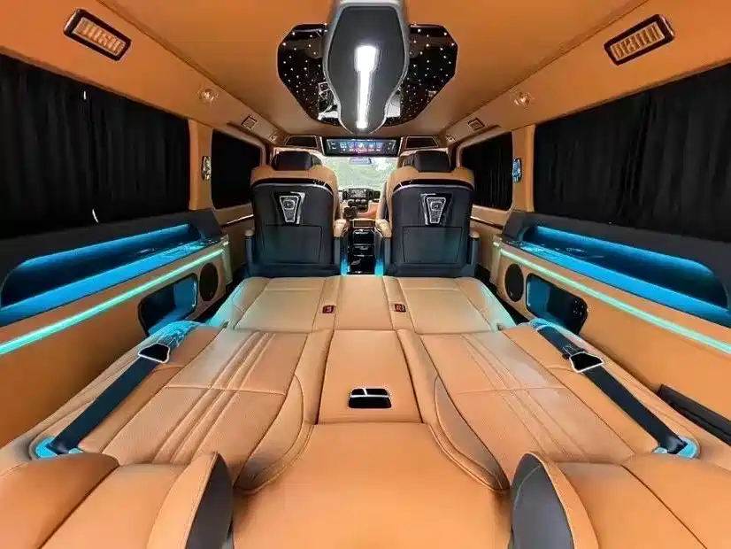 Toyota Hiace 2023 — фото 21
