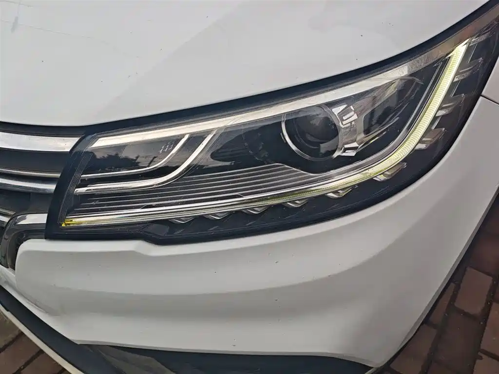 Roewe RX3 2018 — фото 18