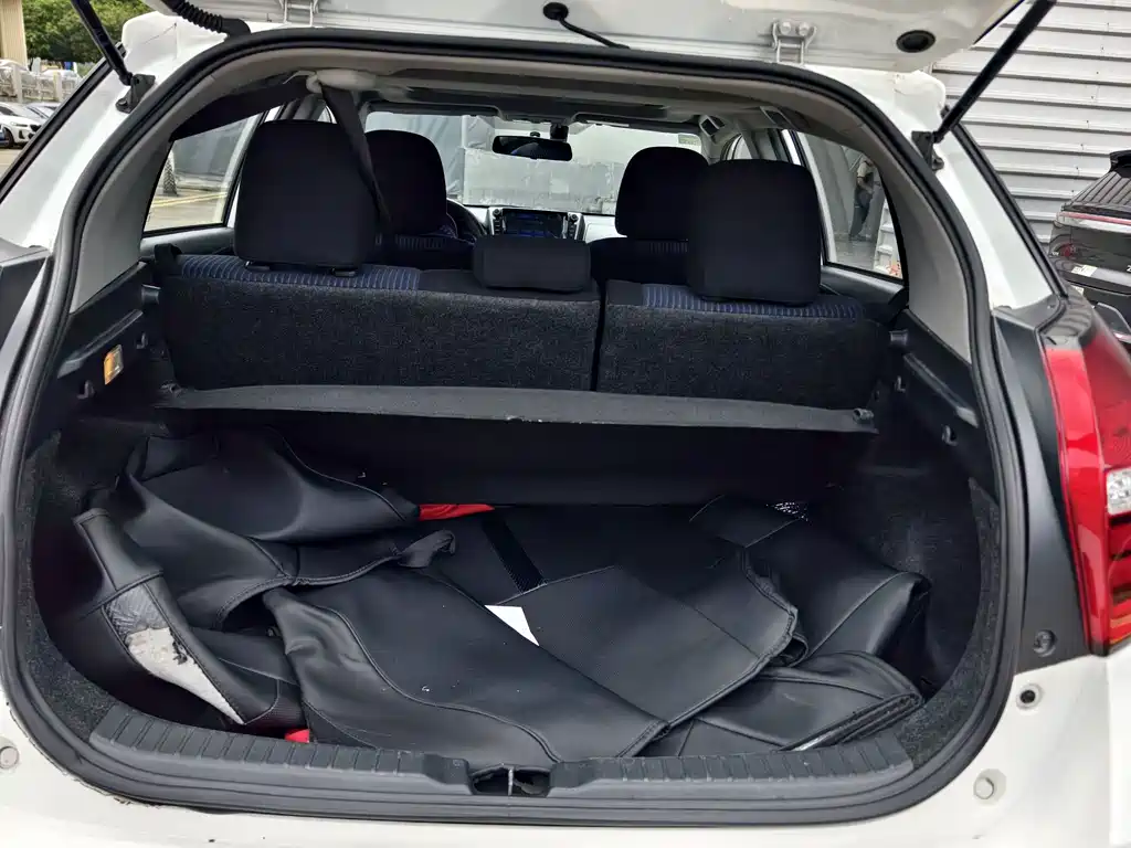Toyota Yaris L 2019 — фото 18