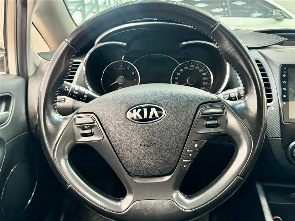 Kia K3 2019 — фото 20