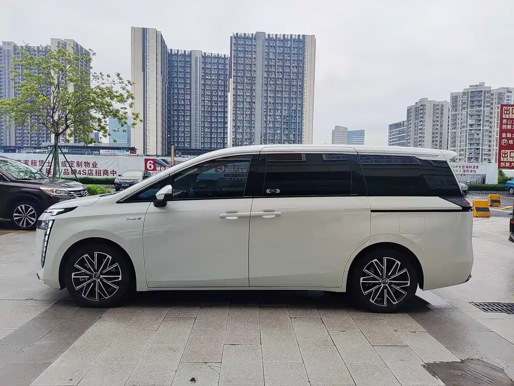 GAC Motor E8 PHEV 2024 — фото 5