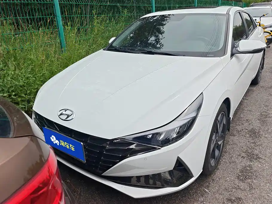 Hyundai Elantra 2022