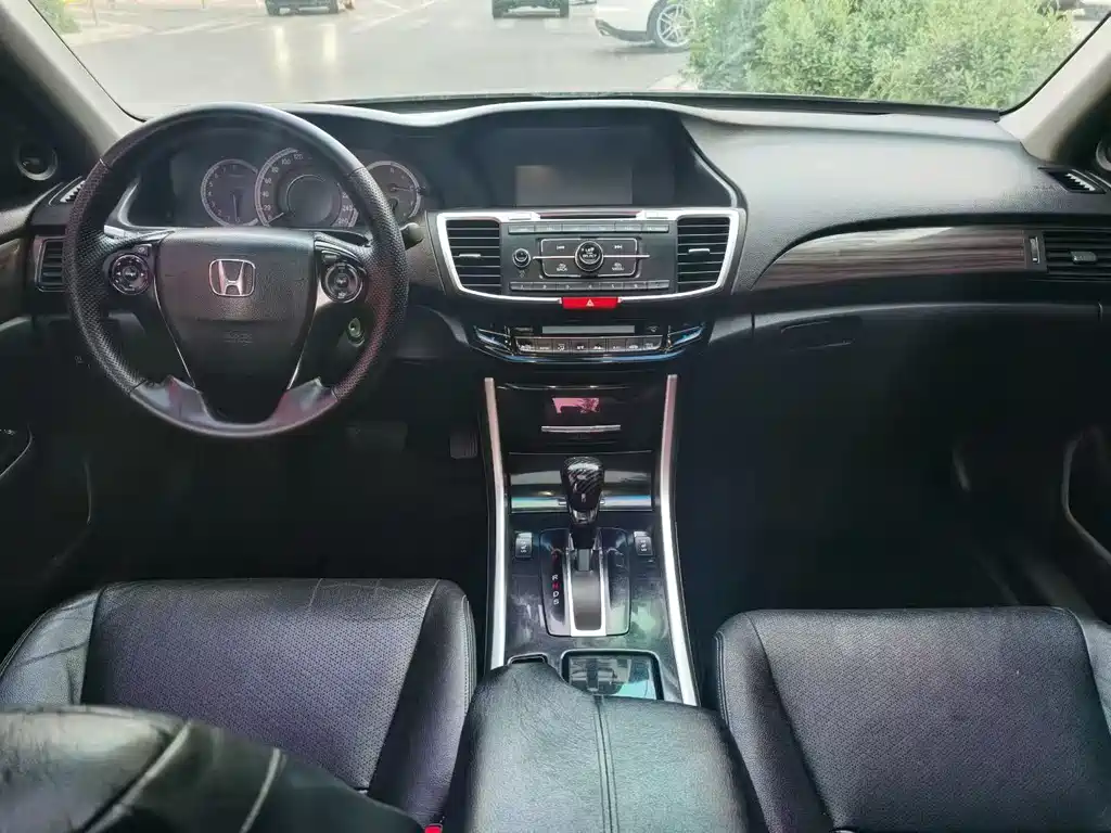 Honda Accord 2017 — фото 8
