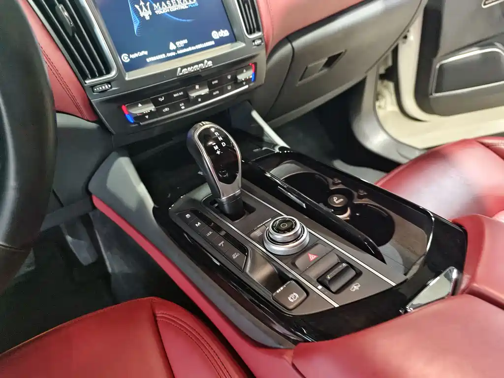 Maserati Levante 2018 — фото 15