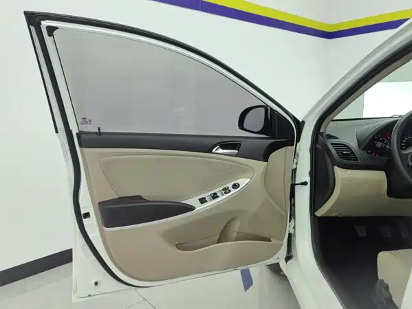 Hyundai Accent 2015