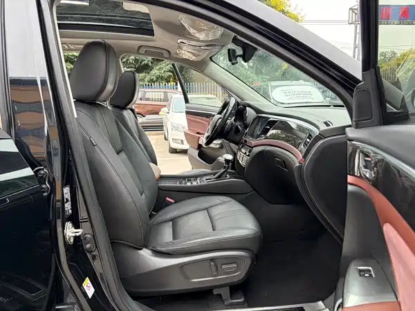 GAC Trumpchi GS8 2017