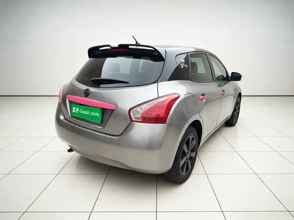 Nissan Tiida 2015