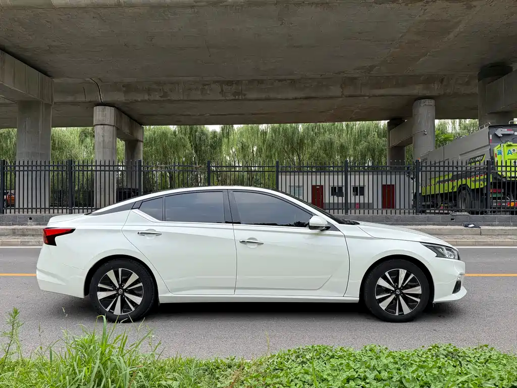 Nissan Teana 2022 — фото 4