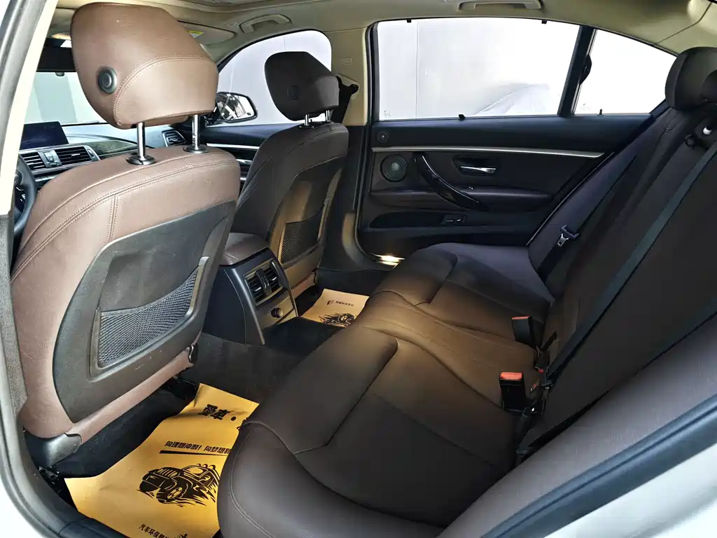 BMW 3 Series 2018 — фото 14
