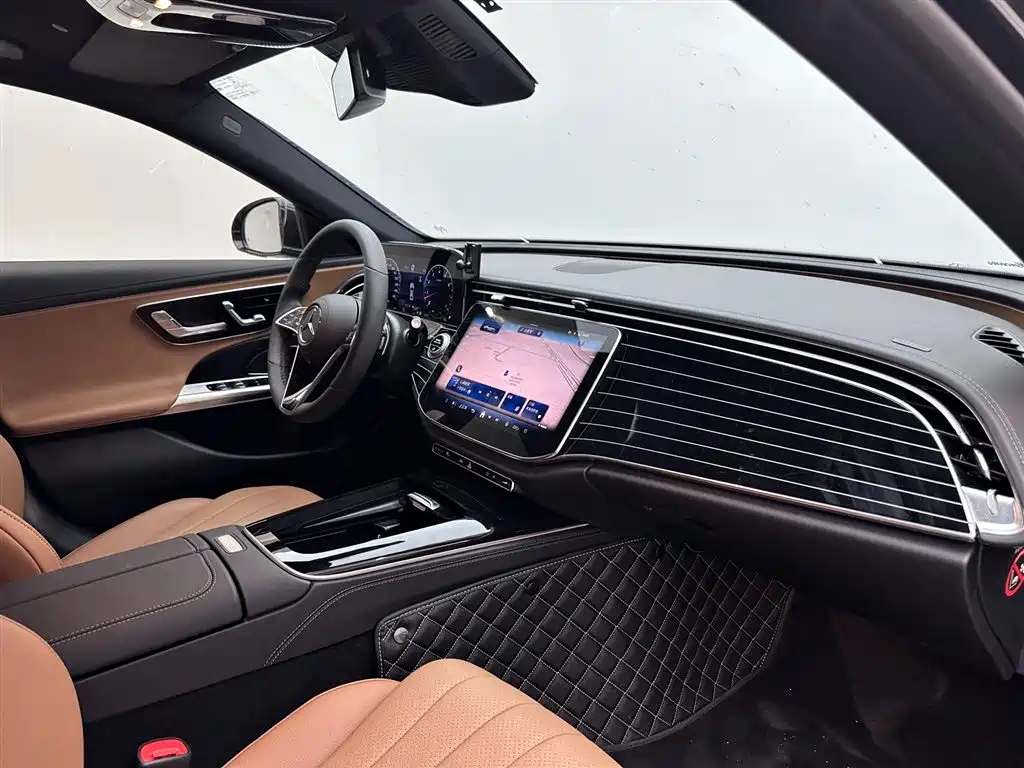Mercedes-Benz E-Class 2025 — фото 11