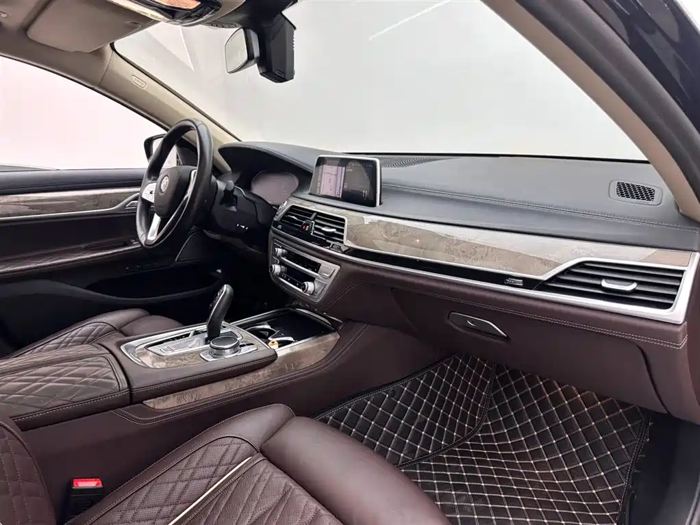 BMW 7 Series 2021 — фото 11
