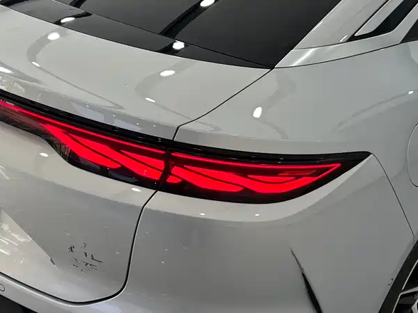 BYD Han L 2025