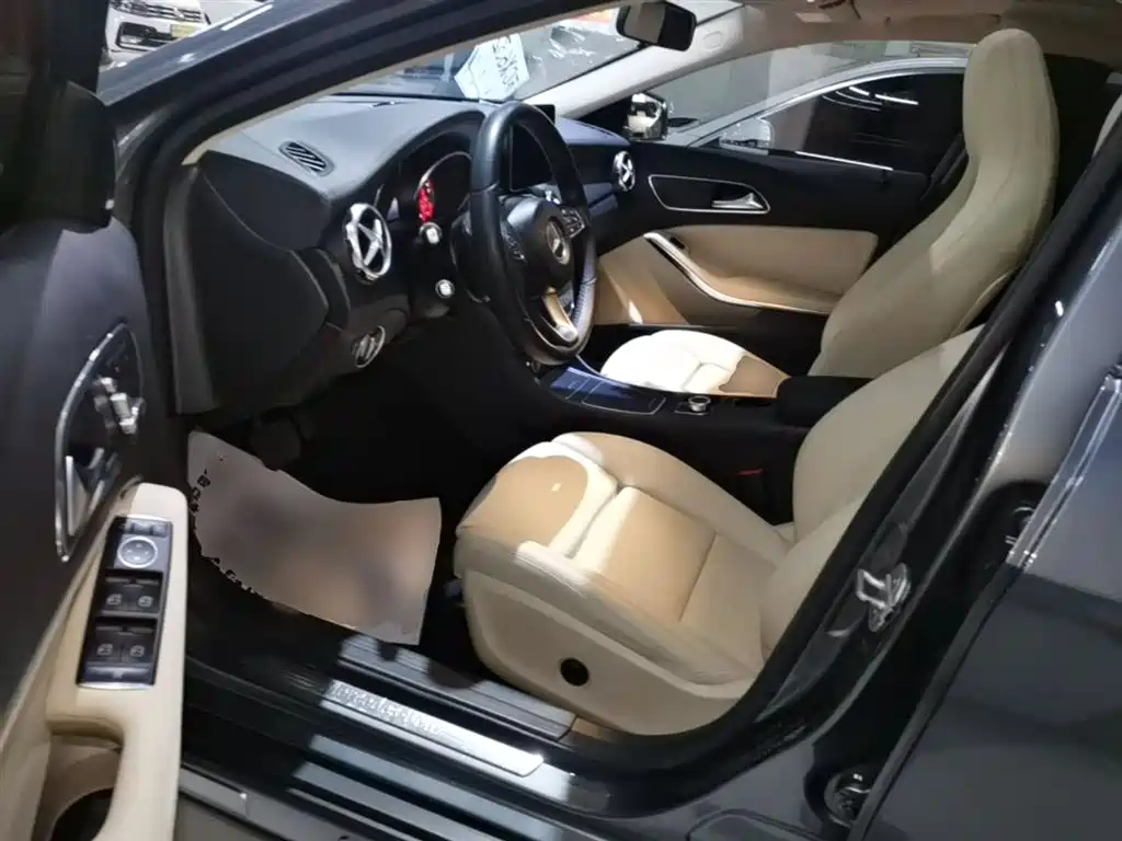 Mercedes-Benz GLA 2018 — фото 15