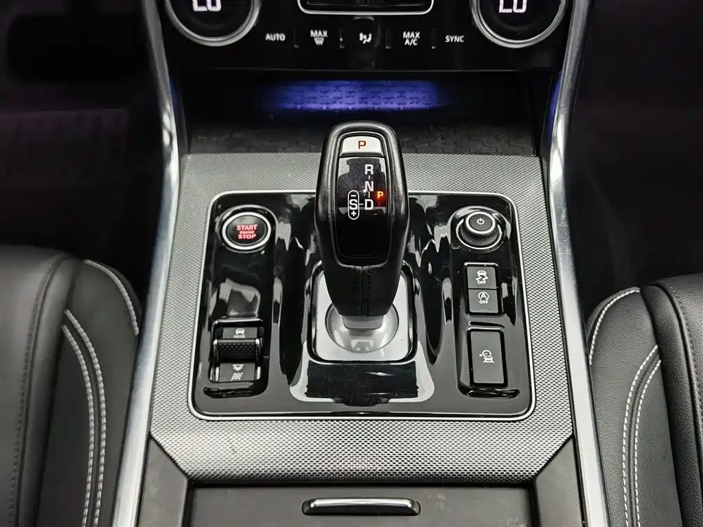 Jaguar XEL 2020 — фото 13