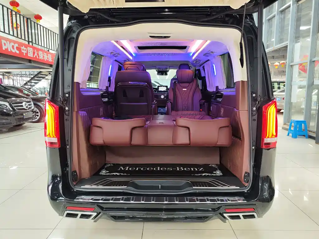 Mercedes-Benz V-Class 2020 — фото 15