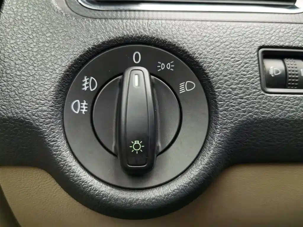 Skoda Rapid 2014 — фото 21