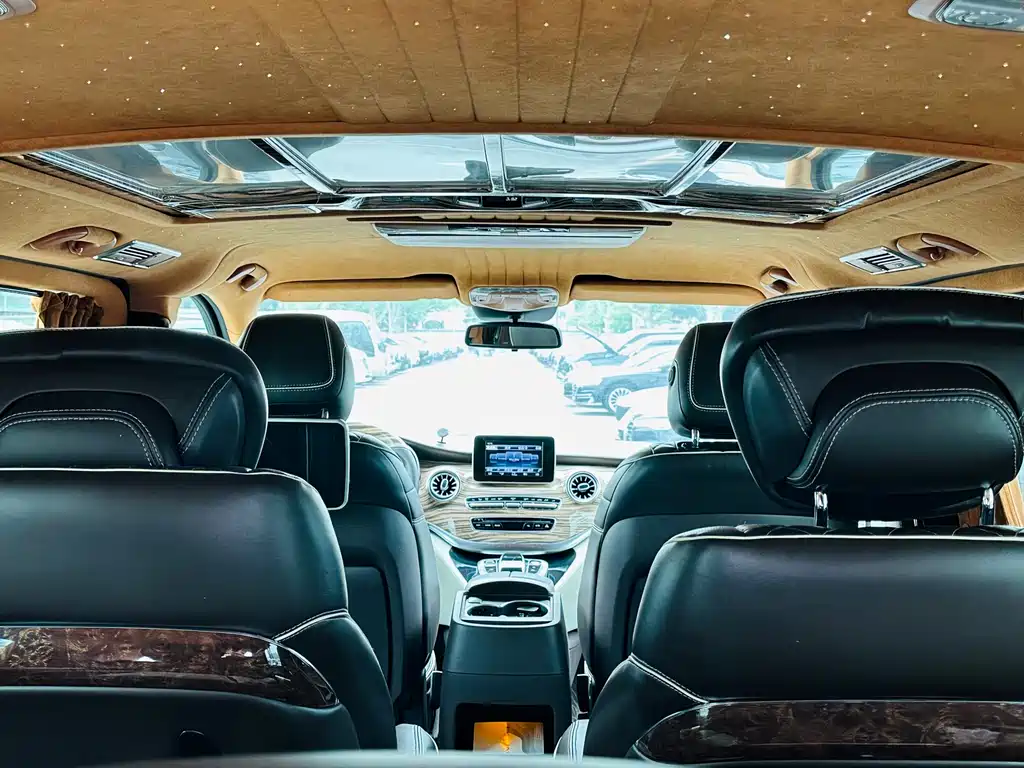 Mercedes-Benz V-Class 2019 — фото 28