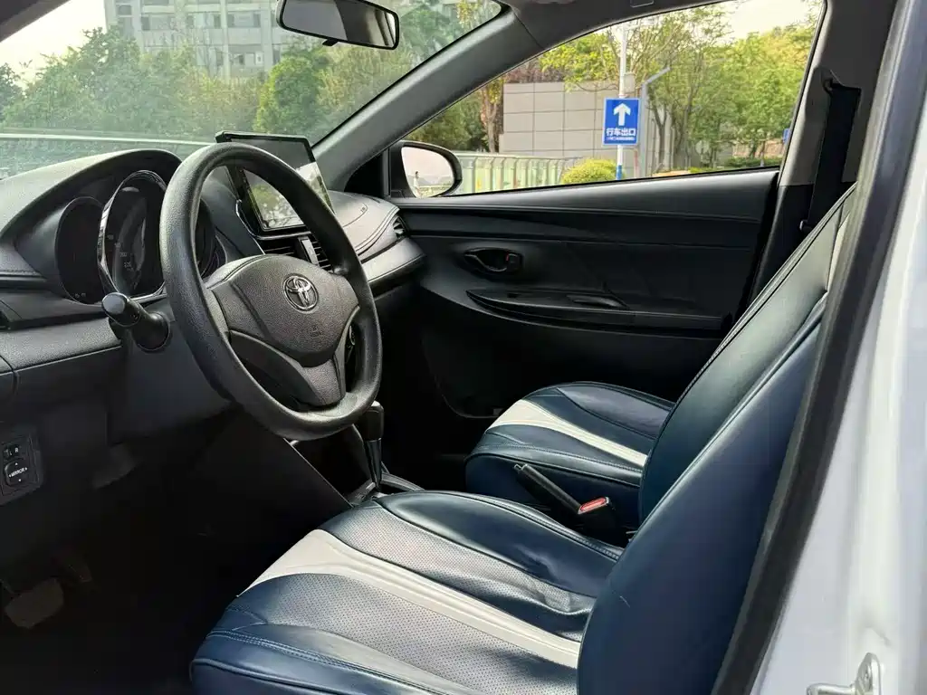 Toyota Yaris L 2020 — фото 4