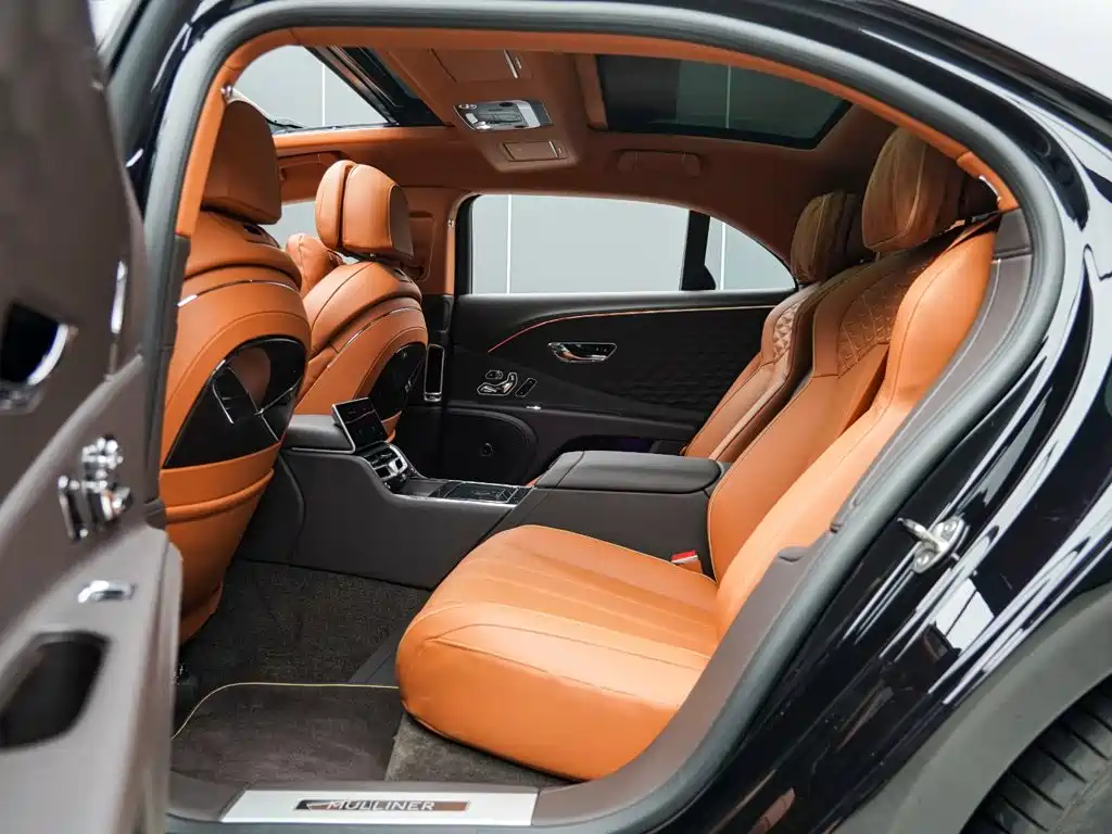 Bentley Flying Spur Plug-In Hybrid 2026 — фото 13