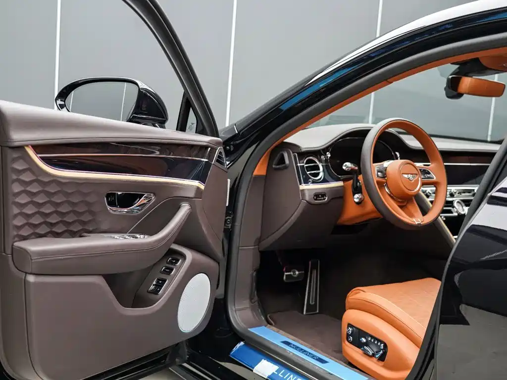 Bentley Flying Spur Plug-In Hybrid 2026 — фото 24