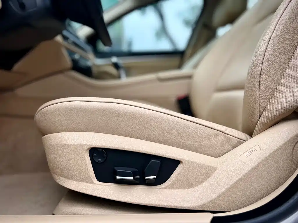BMW 5 Series 2012 — фото 22
