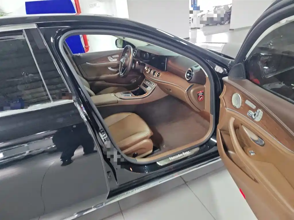 Mercedes-Benz E-Class 2023 — фото 11