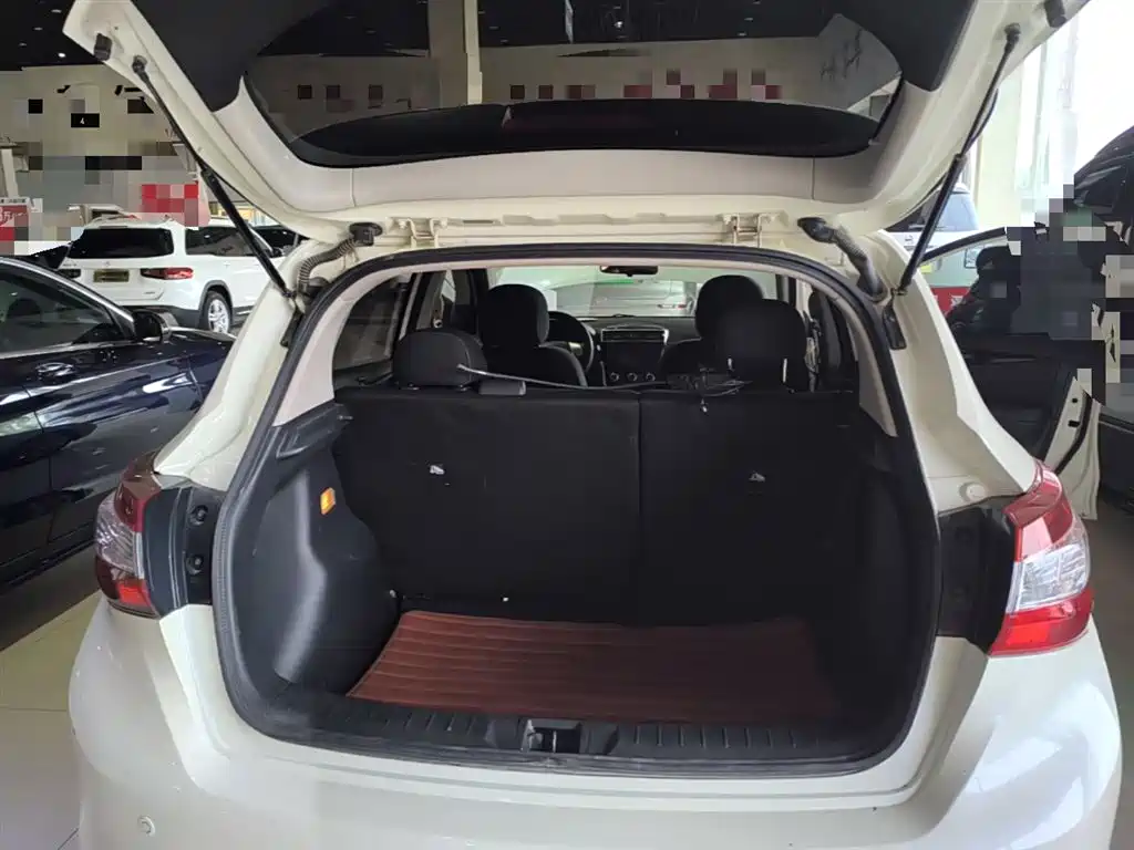 Nissan Tiida 2018 — фото 19