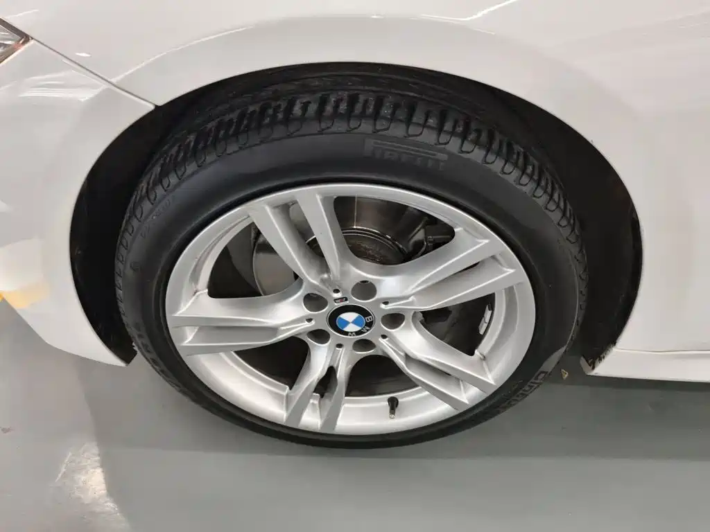 BMW 3 Series 2018 — фото 25