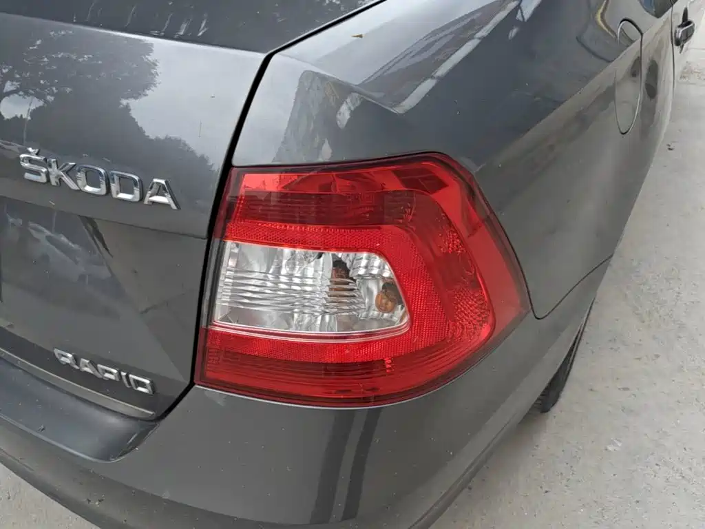 Skoda Rapid 2015 — фото 8