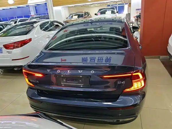 Volvo S60 2023