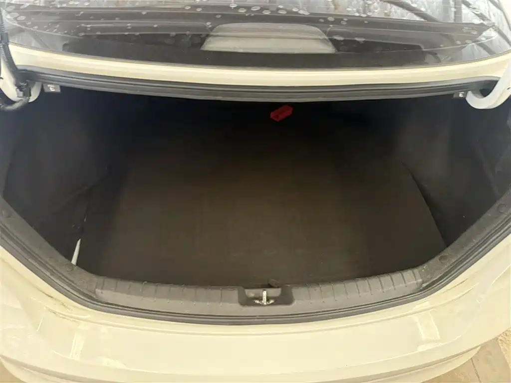 Hyundai Elantra 2019 — фото 10