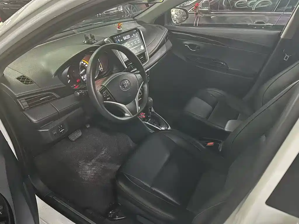Toyota Yaris L 2022 — фото 8