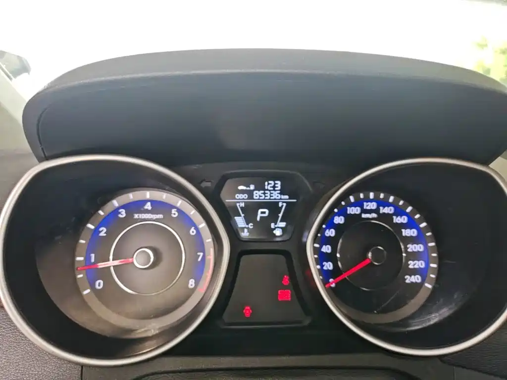 Hyundai Elantra Langdong 2018 — фото 12