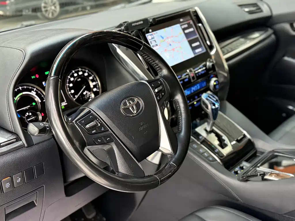 Toyota Vellfire 2022 — фото 9
