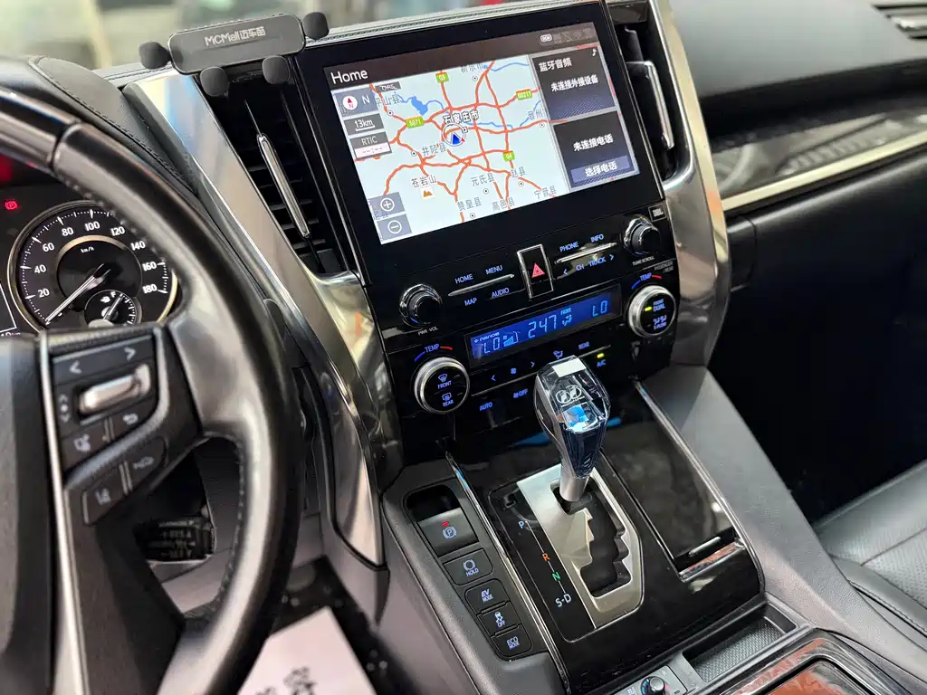 Toyota Vellfire 2022 — фото 10