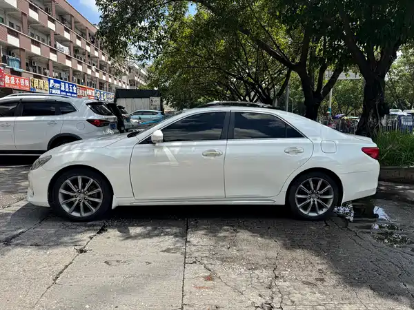 Toyota Reiz 2014