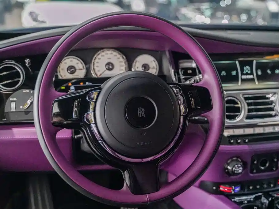 Rolls-Royce Phantom 2018 — фото 18