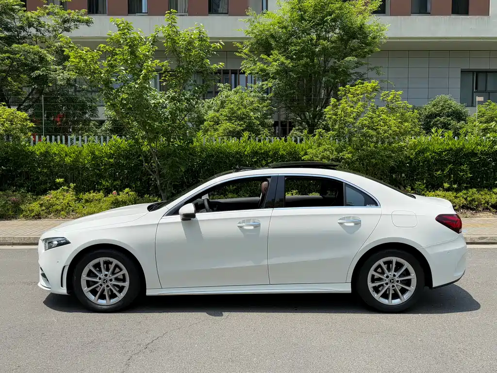 Mercedes-Benz A-Class 2021 — фото 4